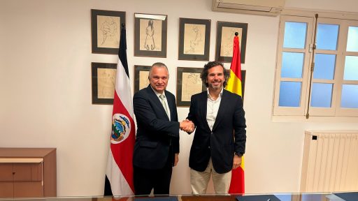 El Ministerio de Relaciones Exteriores y Culto e IMMUNE firman un acuerdo para promover la formación tecnológica en Costa Rica