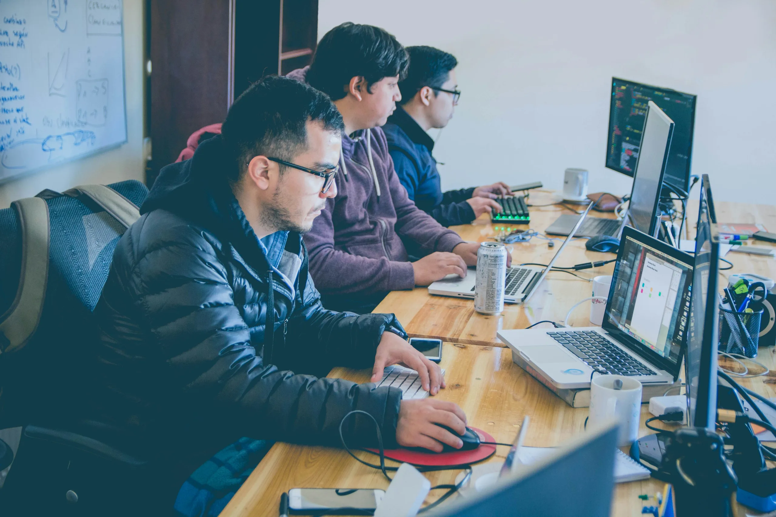 Qué perfiles se encargan de la automatización en una empresa